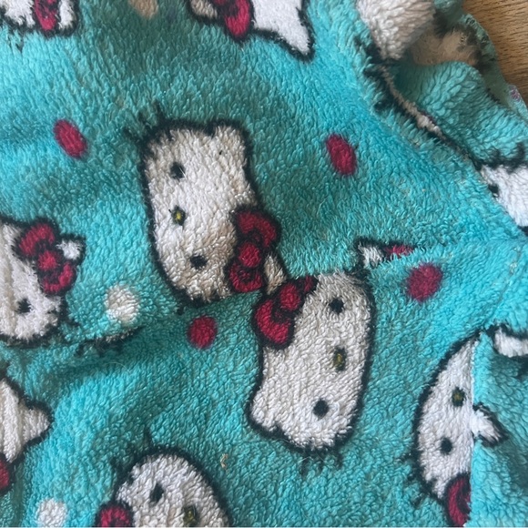 Hello Kitty pajama bundle with Robe, Slippers and Fleece PJ sleeping shorts - Picture 11 of 12